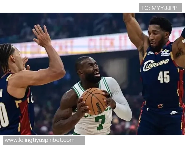 普理查德表现稳定半场8投4中贡献11分2篮板4助攻